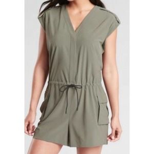 Athleta shortall green Sutton lightweight romper